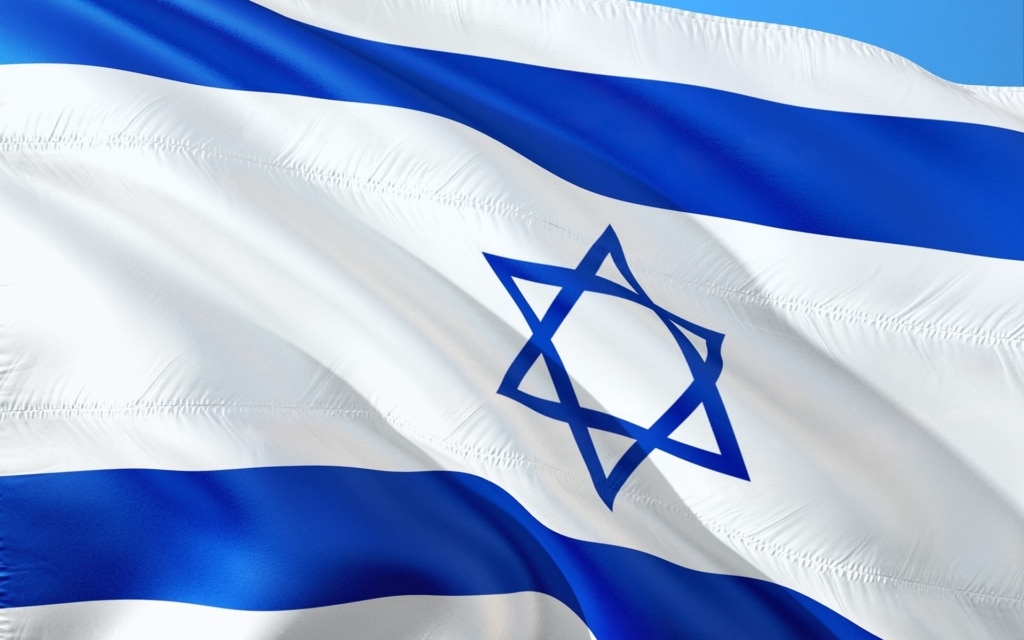 Israelische Flagge knattert im Wind